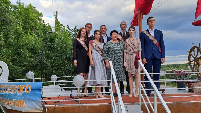 Последний звонок и выпускной вечер.